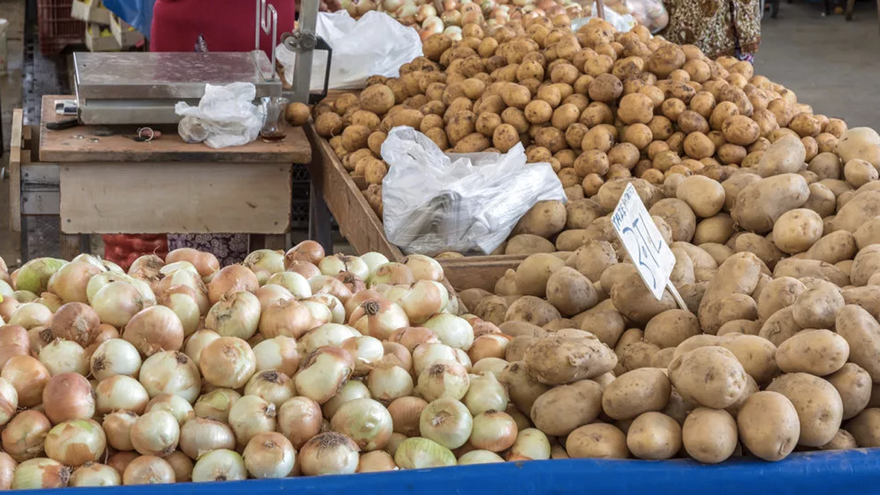 Stokçuların yeni oyunu ortaya çıktı: Patates ve soğanda 'mecburi indirim' iddiası