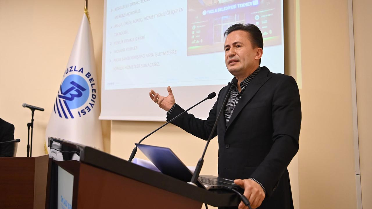 Tuzla Belediye Başkanı Yazıcı: İBB'nin reklam panolarının yüz ölçümü yaptıkları yolun yüz ölçümünden fazladır