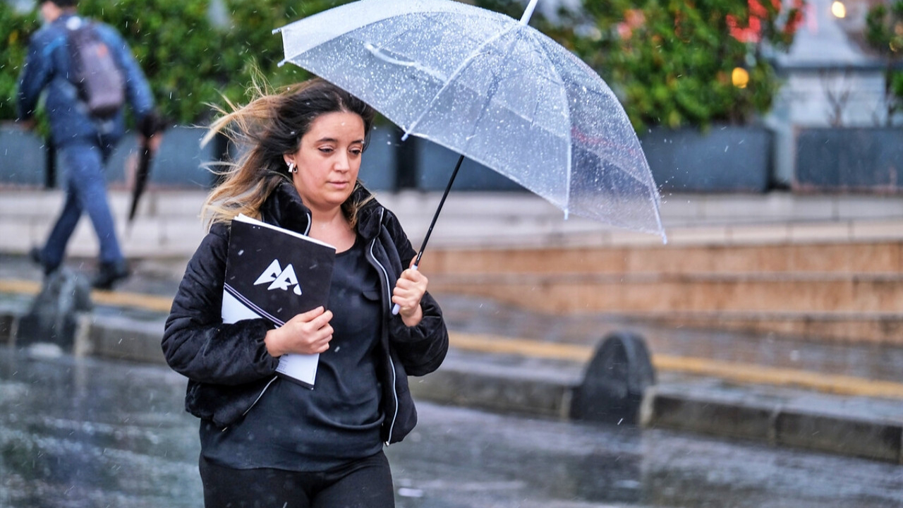 Meteoroloji saat vererek uyardı: İstanbul dahil pek çok ilde sağanak yağış bekleniyor!