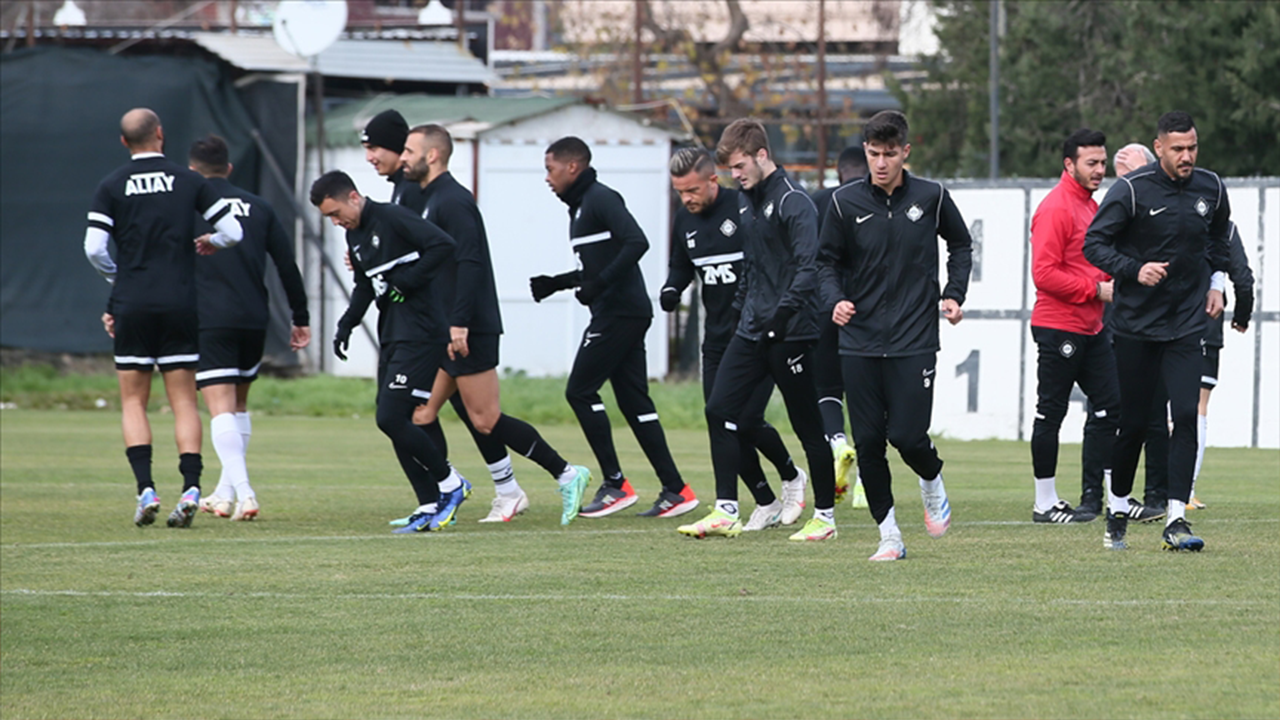 Altay'da Paixao ve Murat Akça kadro dışı kaldı