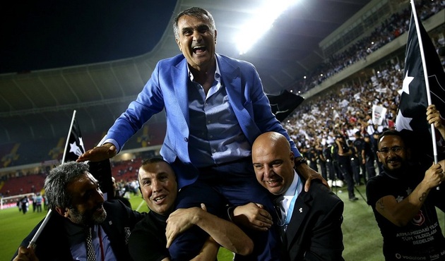 Şenol Güneş'ten şampiyonluk sonrasında ortalığı karıştıran dizeler: "Gülü gülene ver..."