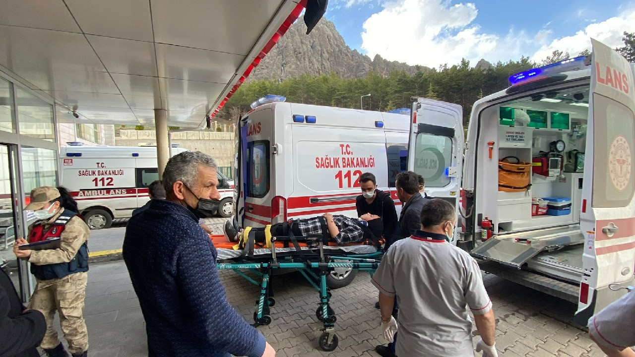 Giresun’da öğrenci servisi devrildi: Yaralılar var!