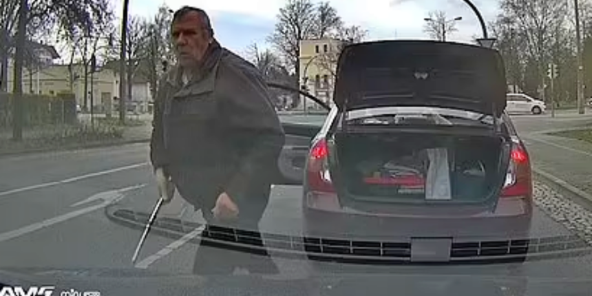 Almanya'da Rus bir sürücü, camına Ukrayna bayrağı asılı araca saldırdı