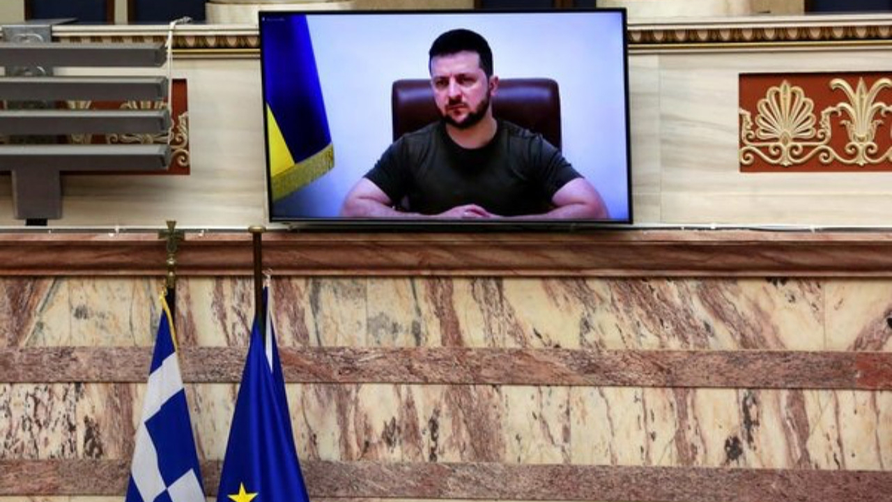 Zelenskiy, Türkleri vahşice katleden örgüte övgüler yağdırdı! Yunan parlamenterler ayakta alkışladı...