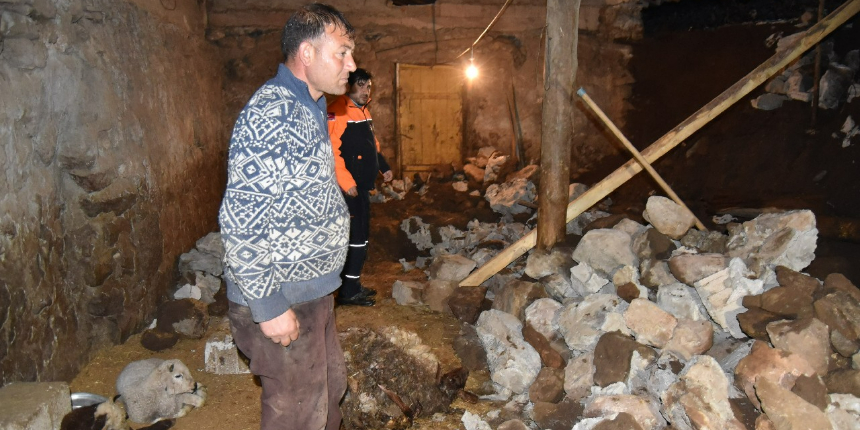 Ahır çöktü, 70 küçükbaş hayvan telef oldu