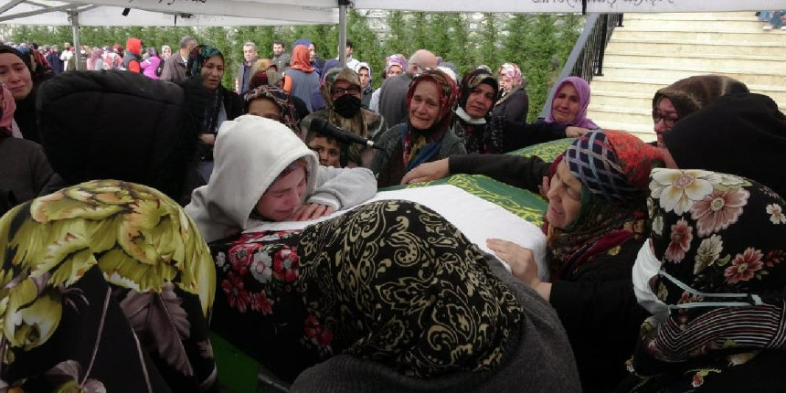 Eski kocası boğarak öldürmüştü! Gözyaşlarıyla toprağa verildi
