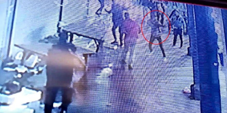 Pazar yerinde pompalı dehşeti kamerada!