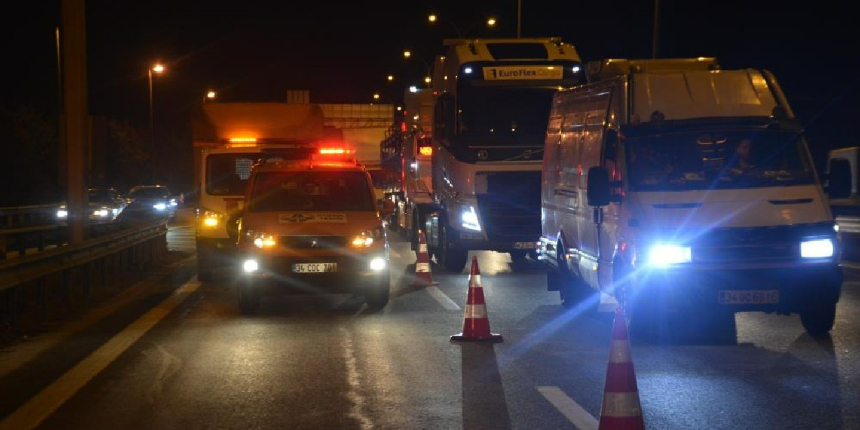 TEM’de iki tır kazaya karıştı, yol trafiğe kapandı