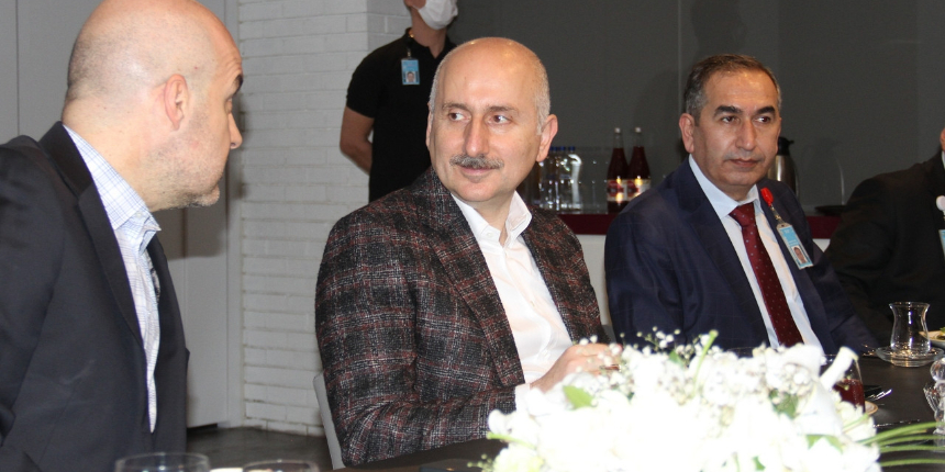 Bakan Karaismailoğlu'ndan İBB'ye zam eleştirisi: Vatandaşa ekonomik toplu taşıma sunmak zorundasın!