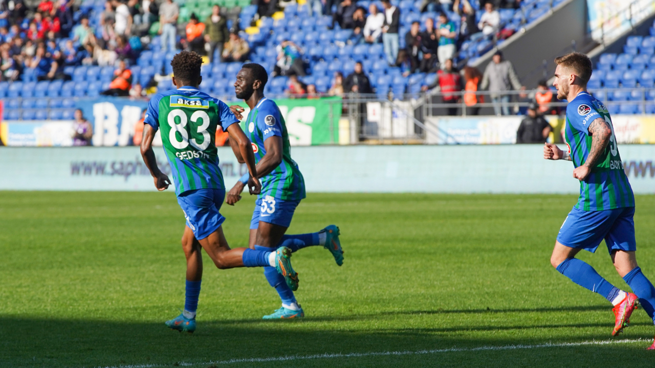 Çaykur Rizespor pes etmiyor! Atmacalar'dan kritik Konyaspor galibiyeti...