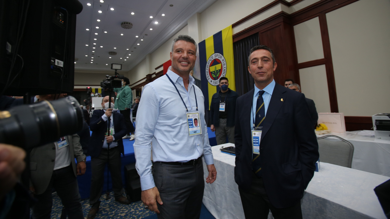Ali Koç ile Sadettin Saran Fenerbahçe Olağanüstü Seçimli Genel Kurulu'nda bir arada...