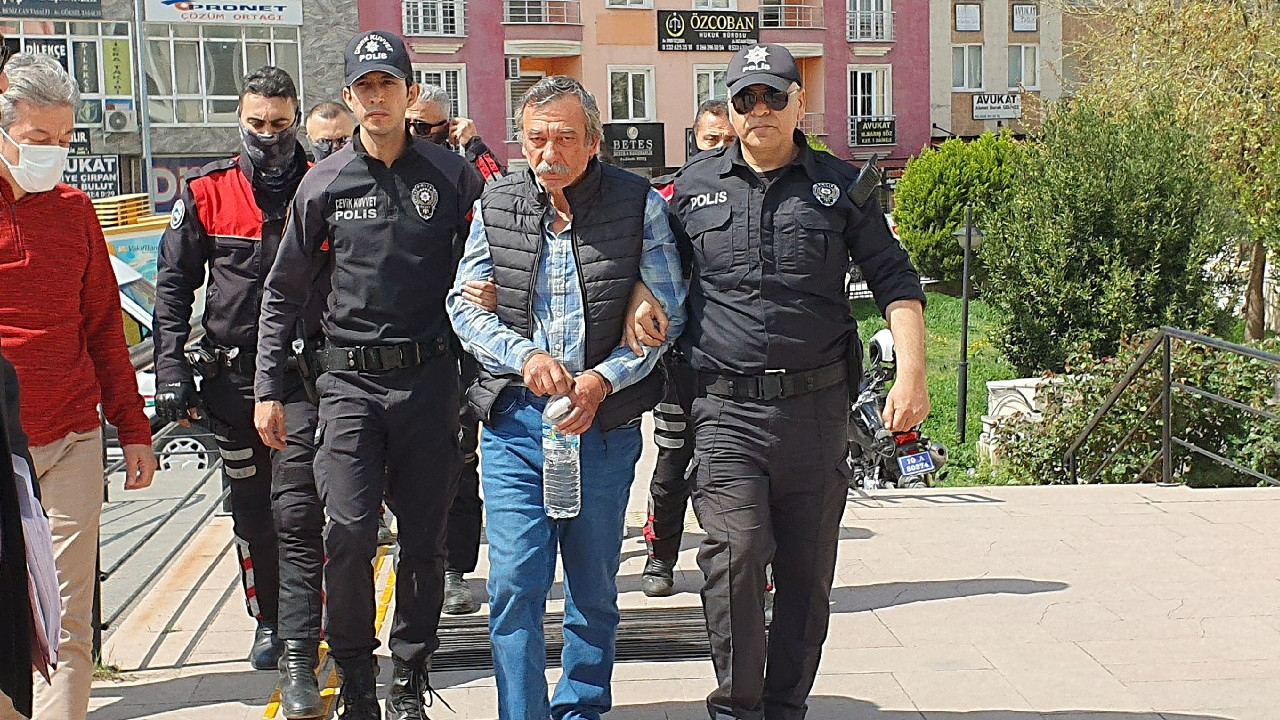Oğlunu satırla keserek öldürmüştü! Tutuklandı!