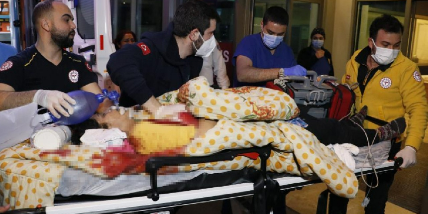 Boşanma aşamasındaki karısını defalarca bıçaklayarak öldürdü