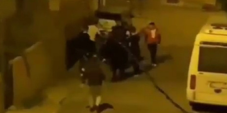 Pendik’te genç kadın, kucağındaki çocuğuyla sokak ortasında darbedildi