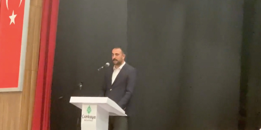 CHP'li belediyenin etkinliğinde kürsüye çıkan FETÖ'cü, Nedim Şener'i hedef gösterdi