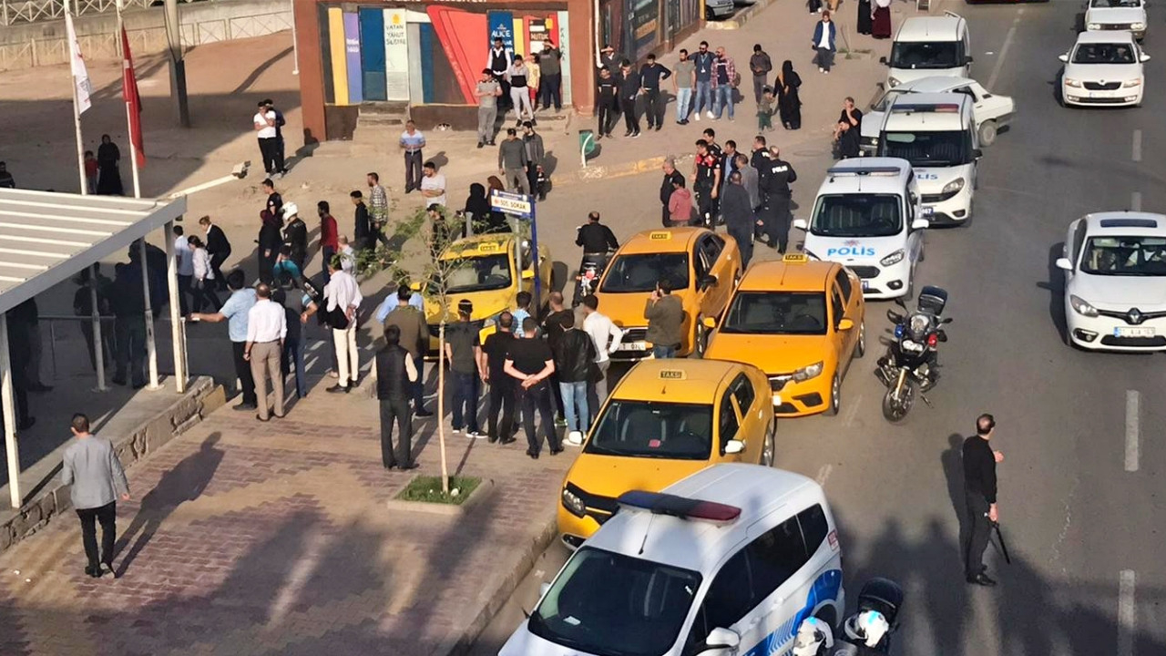 Şanlıurfa'da yabancı uyruklu bir grup, il göç idaresine taşla saldırdı: 15 kişi gözaltına alındı!