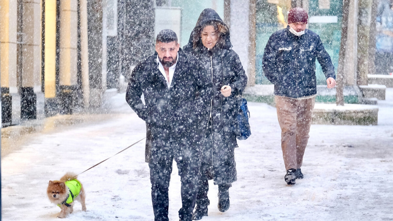 Nisanda kar alarmı: Meteoroloji saat vererek uyardı! Pek çok ilde sağanak ve kar bekleniyor!