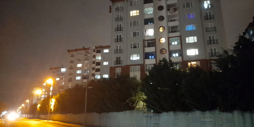 Karadeniz'deki 4.4 büyüklüğündeki deprem İstanbul dahil birçok ilden hissedildi