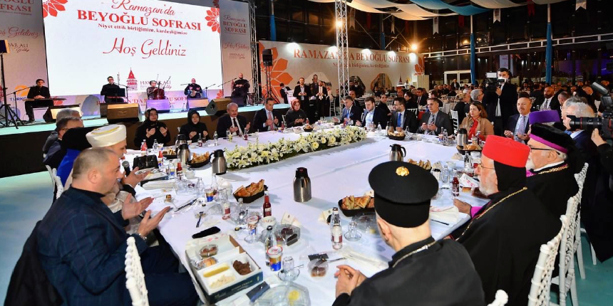 TBMM Başkanı Şentop 'Beyoğlu Sofrası'na katıldı: Oruç bir cennet tebessümüdür