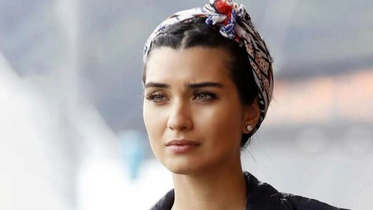Tuba Büyüküstün Eski Aşkı Umut Evirgen'e Yazdıklarını Paylaştı!