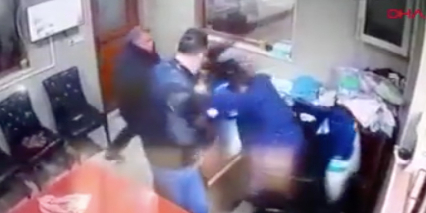 Borç tartışması yaşadığı fabrika ortağının yüzüne asit fırlattı: Sol gözünde görme kaybı var