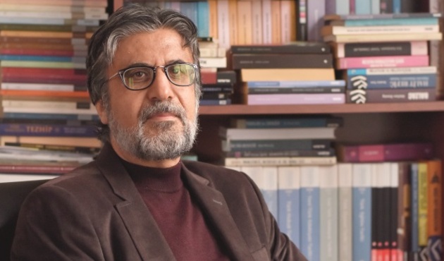 Aslında yaşlı adam başından beri her şeyi biliyordu