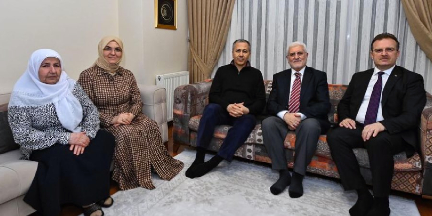 İstanbul Valisi Yerlikaya, Şehit Savcı Kiraz'ın ailesi ile iftar yaptı