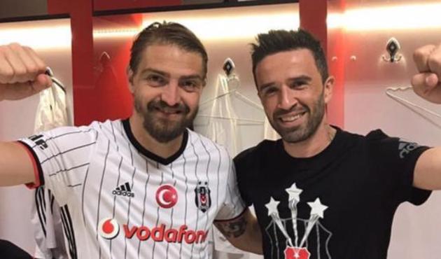 Caner Erkin ile Gökhan Gönül'den şampiyonluk sonrası manidar poz!