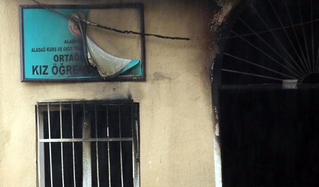 11'i çocuk 12 kişiye mezar olan o yurt yıkıldı! "Deliller yok edildi" iddiası...