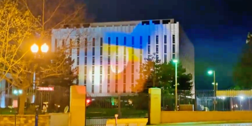 Washington DC'deki Rus elçilik binasının duvarında ilginç kovalamaca!
