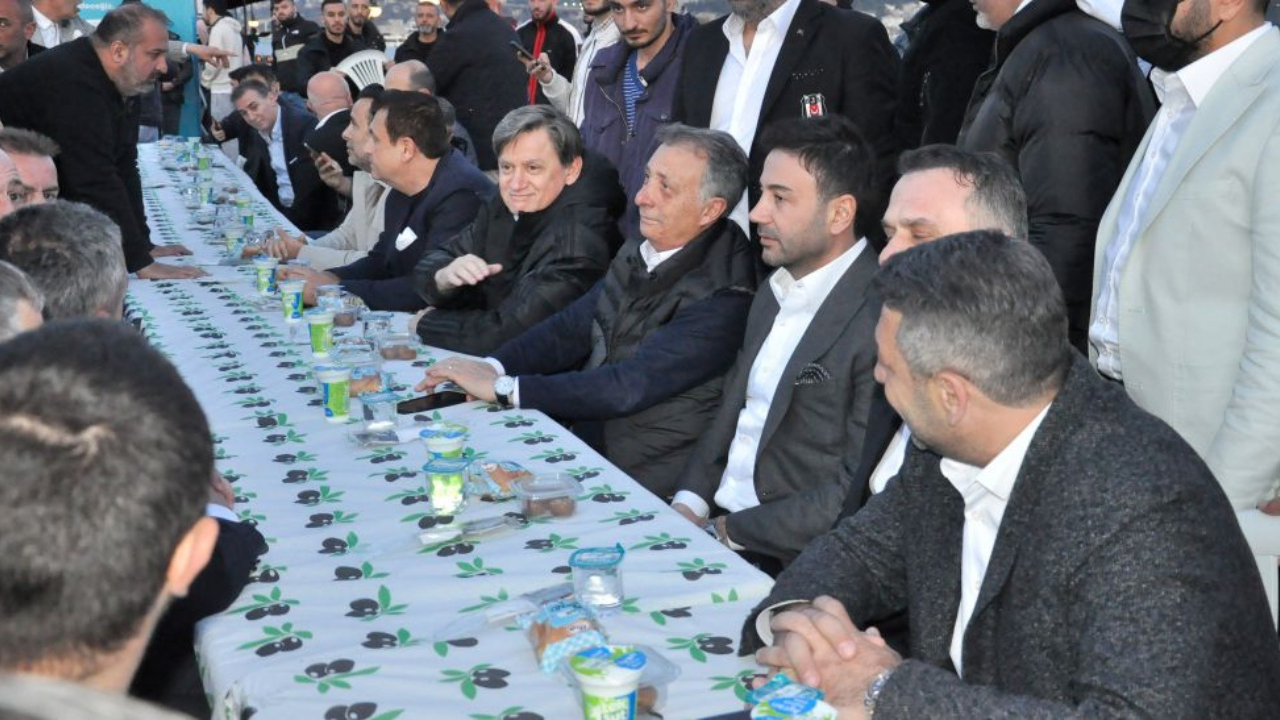 Beşiktaş Başkanı Ahmet Nur Çebi, taraftarlarla iftarda bir araya geldi