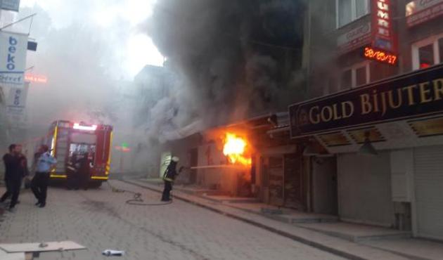 Bursa'da tarihi çarşıda yangın...