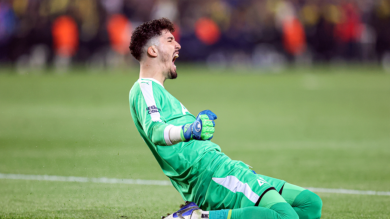Altay Bayındır: "İnşallah bu şekilde galibiyet alarak devam ederiz"