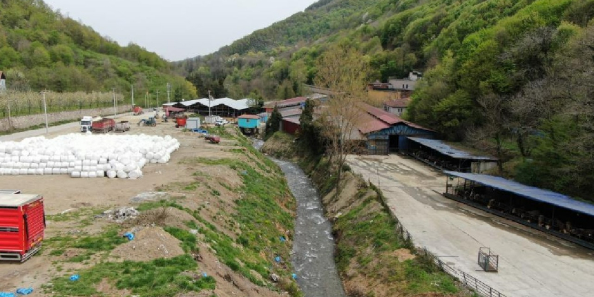 Kapısına 'İyi tarım uygulamaları' yazdı, tonlarca gübreyi İzmit körfezine bıraktı