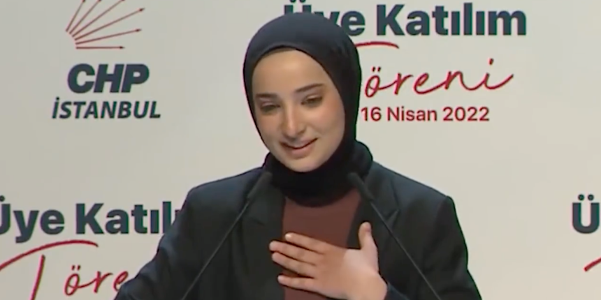 CHP'ye üye katılım töreninde pes dedirten başörtüsü şovu!