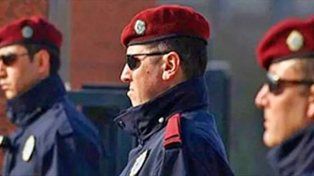 Yunanistan'daki FETÖ'cü askerler, MİT korkusuna daha fazla dayanamadı!