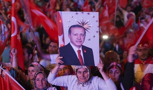 "FETÖ davalarında Cumhurbaşkanımızın ismini bilinçli şekilde tutanaklara geçiriyorlar!" VİDEO