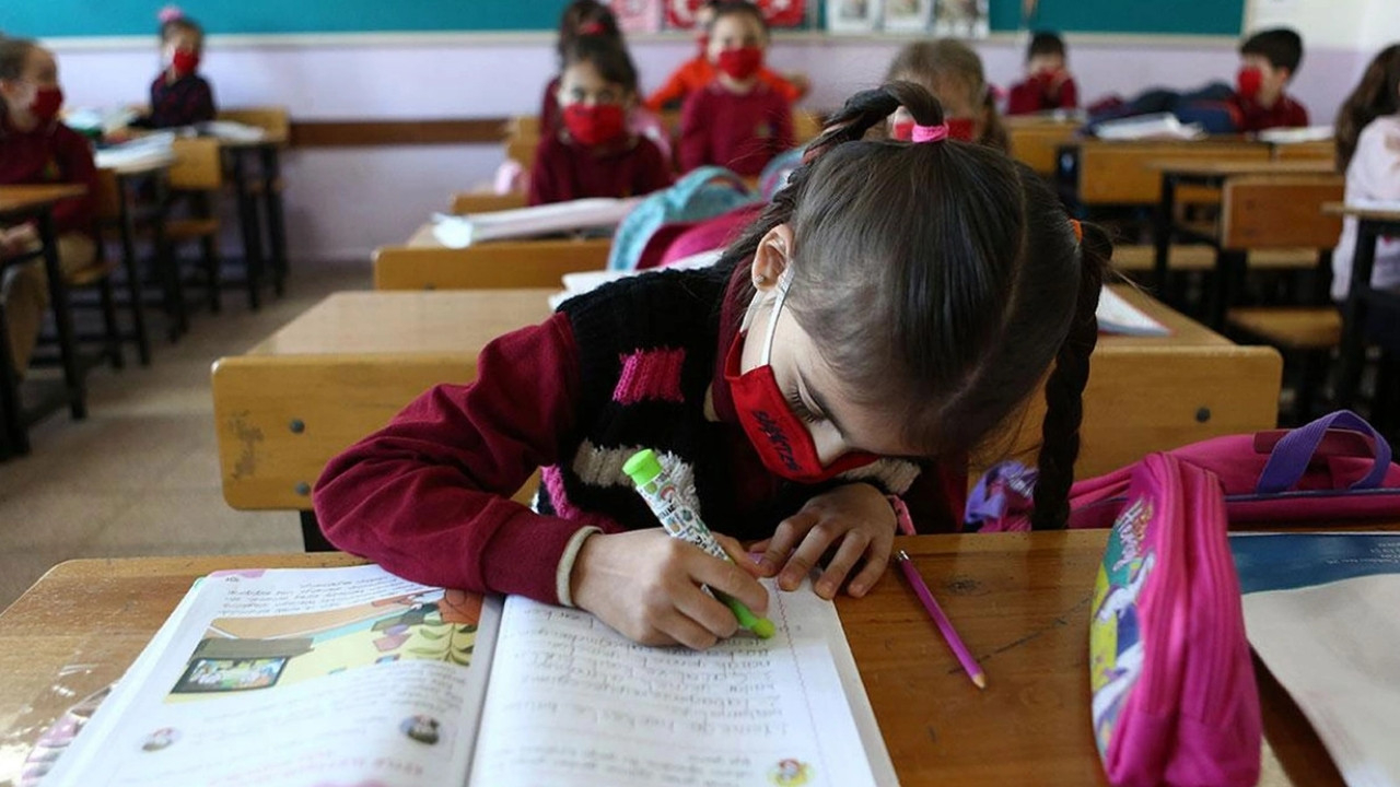 9 günlük ara tatil sona erdi: 18 milyon öğrenci için ders zili bugün çalıyor!