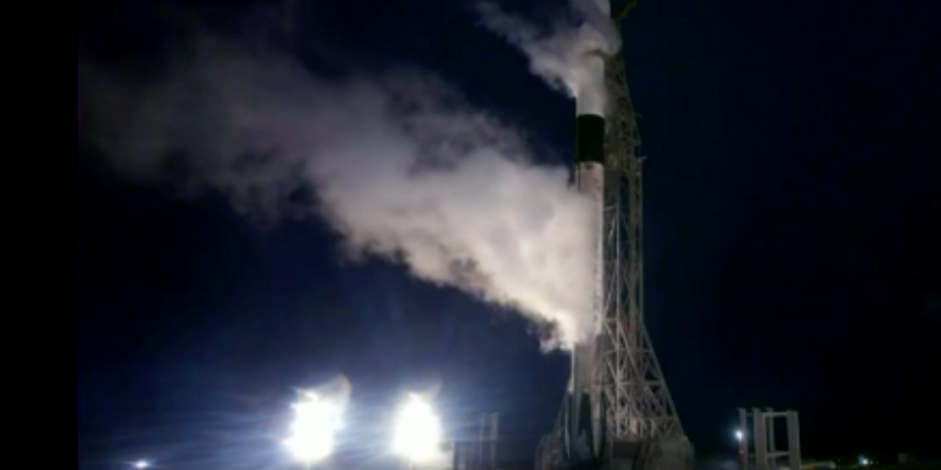 Elon Musk'ın şirketi SpaceX, ABD'ye ait istihbarat uydusunu fırlattı!