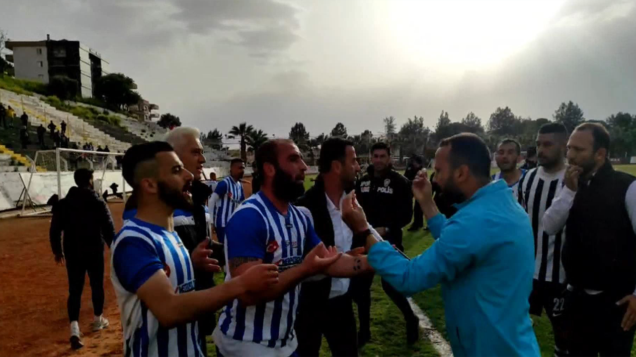 Play-off maçında yumruklar havada uçuştu