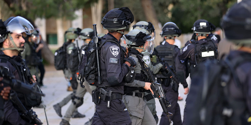 İsrail polisinden Mescid-i Aksa'ya bir baskın daha! Fanatik Yahudi yerleşimciler de oradaydı