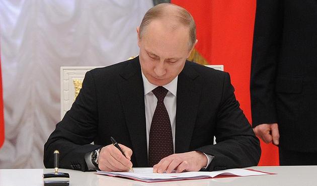 Putin sonunda imzaladı! O yasaklar da kaldırılıyor...