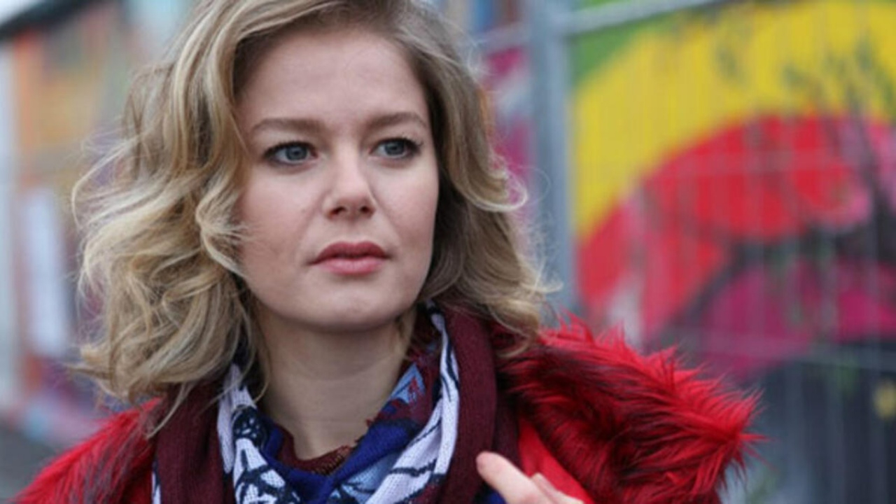 Burcu Biricik Bu Pozla Sosyal Medyayı Yıktı! Dudak Dudağa Öpüştüğü Anlara Beğeni Yağdı