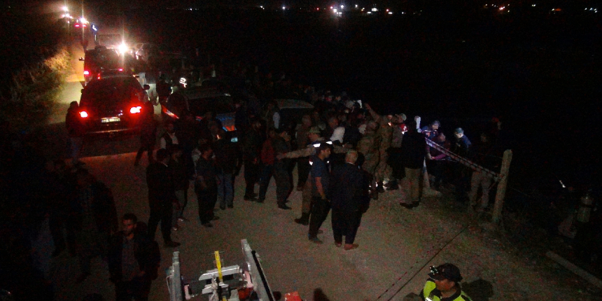 6 arkadaşın bulunduğu araç sulama kanalına uçtu: 3 ölü, 2 kayıp