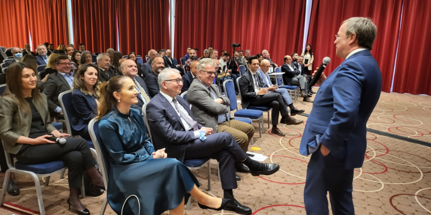 Almanya Federal Meclis Üyesi Armin Laschet Türkiye'ye övgüler yağdırdı