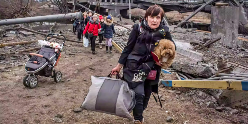 Rus ordusunun kuşattığı Mariupol'den tahliyeler zor koşullarda sürüyor