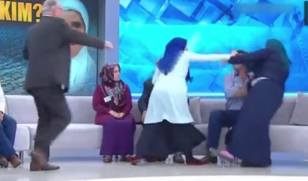 Türkiye'nin konuştuğu cinayette eltiler birbirine girdi! Güladiye, Necla'yı tokatladı... / VİDEO