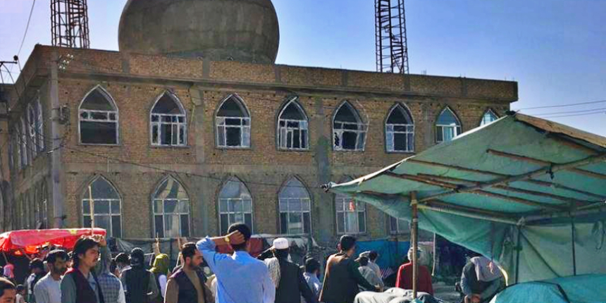DAEŞ teröristleri camiye bombalı saldırı düzenledi: 31 ölü, 87 yaralı!
