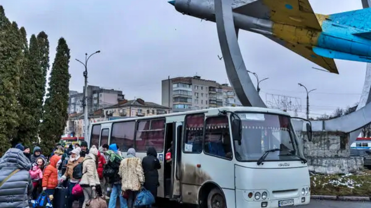 Rus ordusu tahliye otobüsünü vurdu!