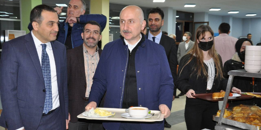 Bakan Karaismailoğlu, sahurda gençlerle buluştu